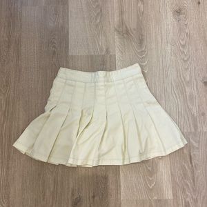 Brandy Melville cream pleated skirt